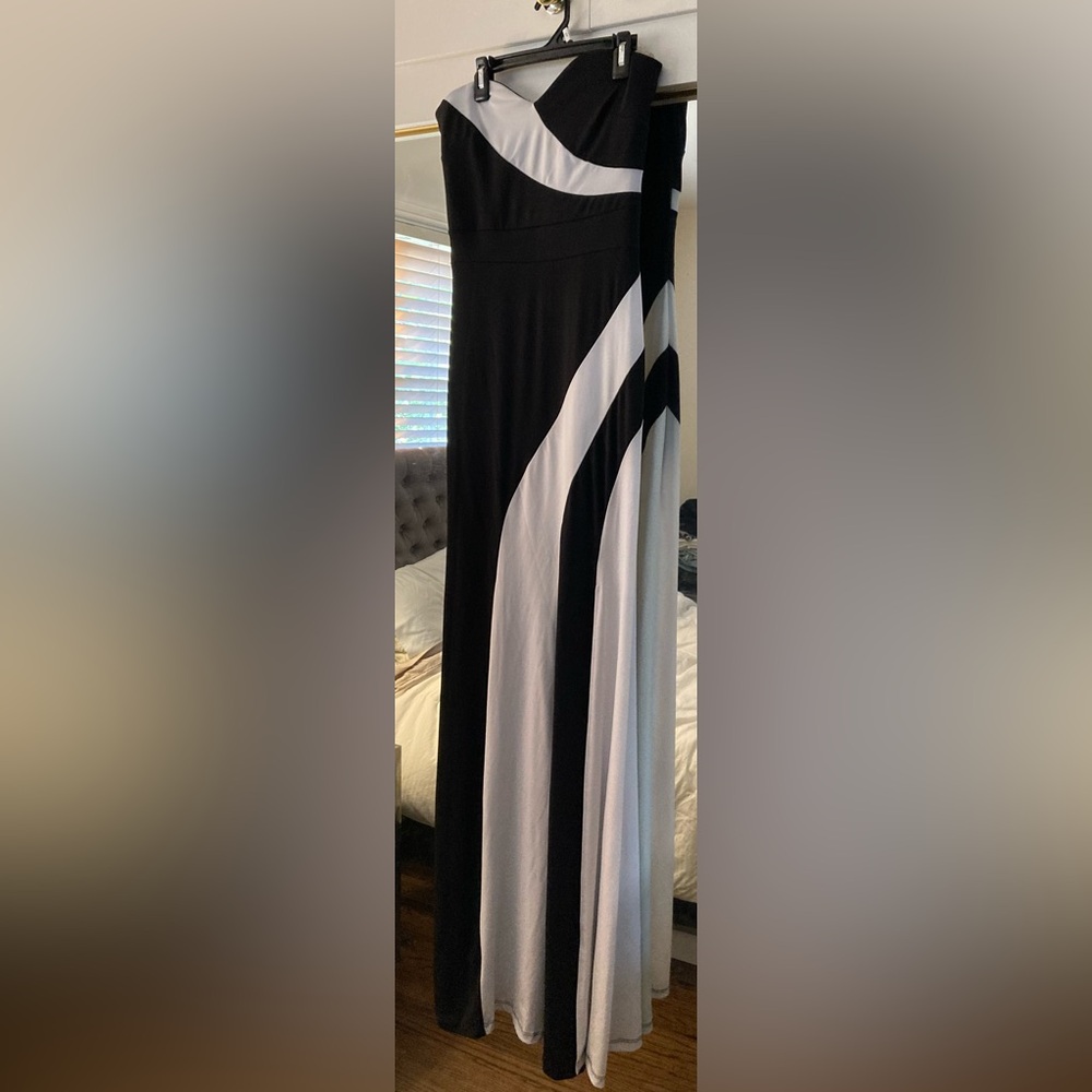 Elegant Black and White Evening Beach Dress